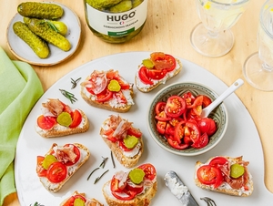 BRUSCHETTAS TOMATES CERISES, JAMBON CRU ET RICOTTA