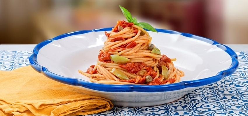 SPAGHETTI À L'AIL ET TOMATES SÉCHÉES